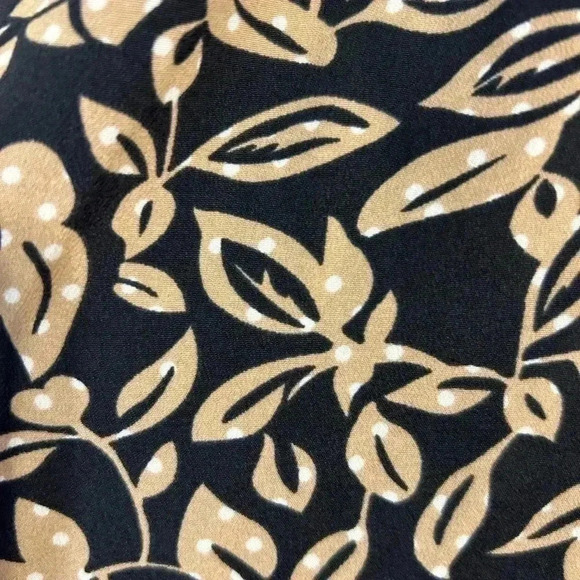 Women’s size, large petite Ann Taylor blouse. Great pre-on condition. - Picture 2 of 8